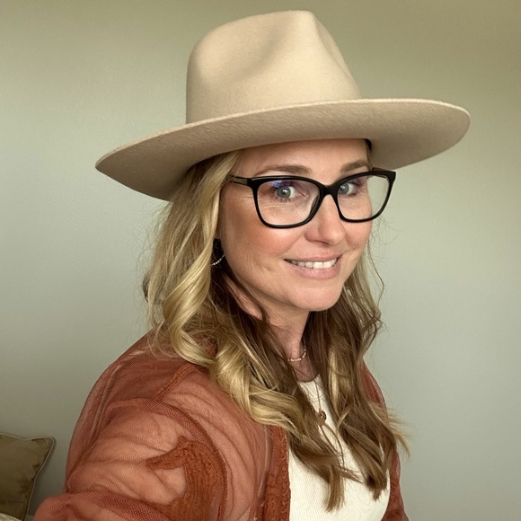 Meet your Posher, Jennifer - Picture 1 of 1